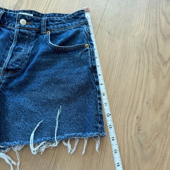 H&M | High Waisted Jean Shorts | Dark Blue Wash | Size 4 - Picture 5 of 7